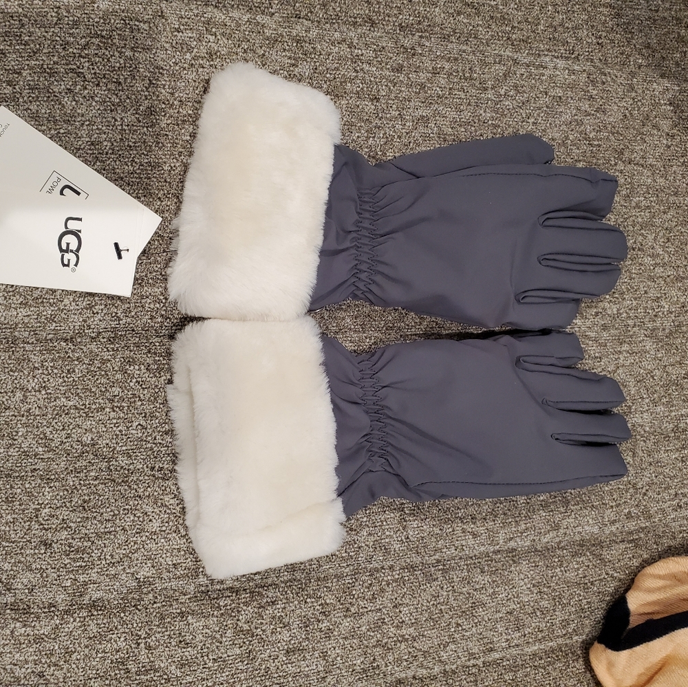 Ugg gloves